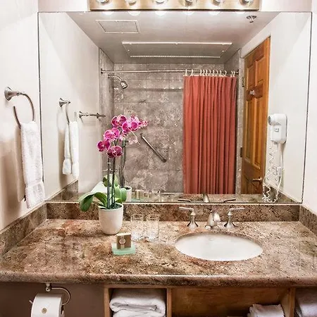 Hotel The Hacienda &